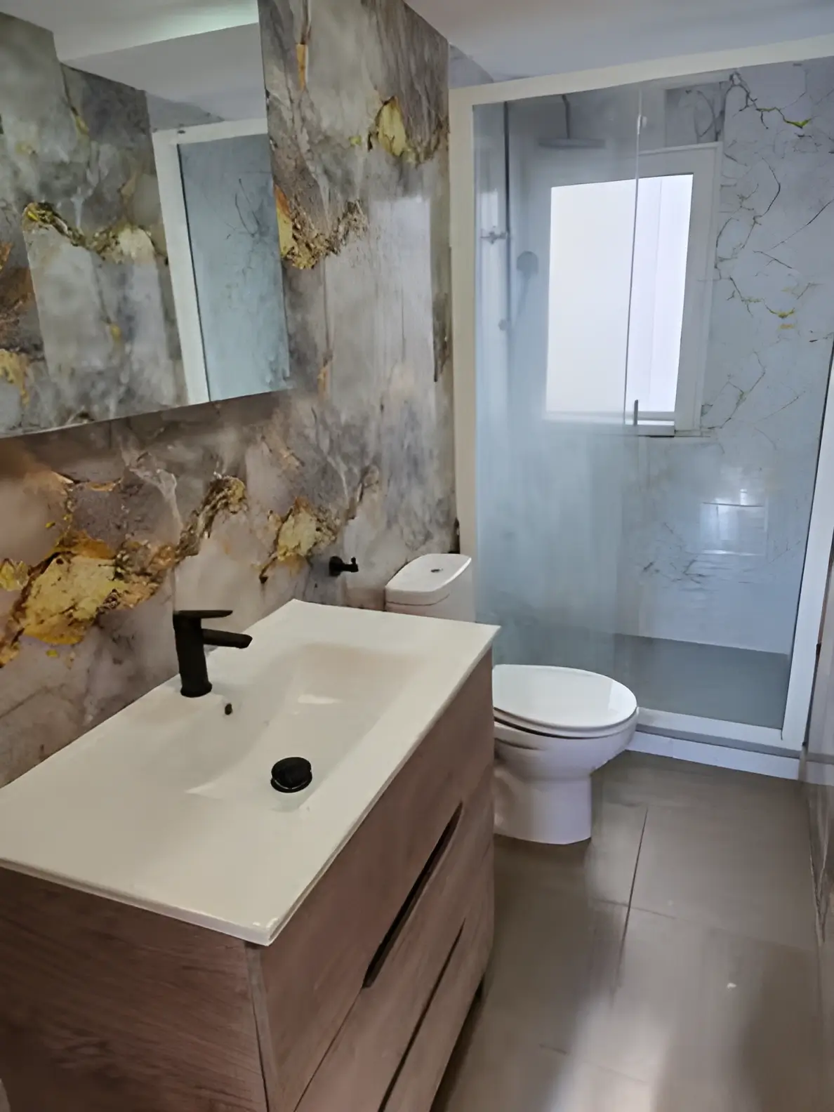 Reformas de Baños Cartagena con plato de ducha moderno